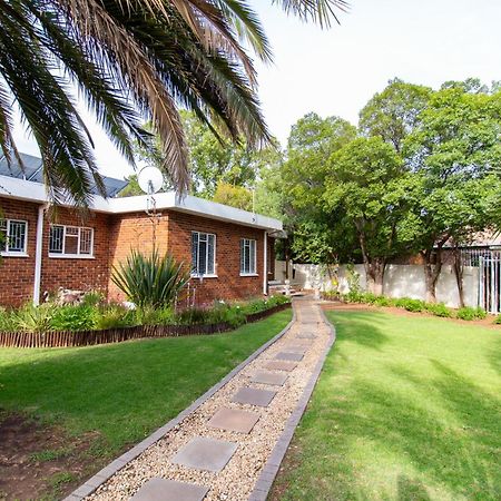 Gastehuis 17 Bloemfontein Exterior foto