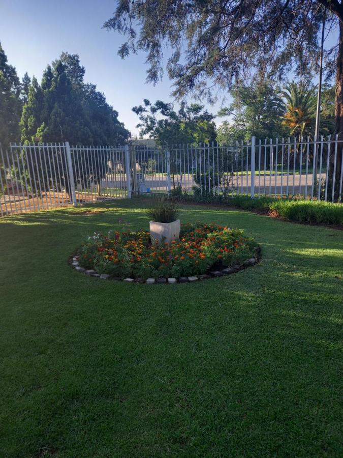 Gastehuis 17 Bloemfontein Exterior foto